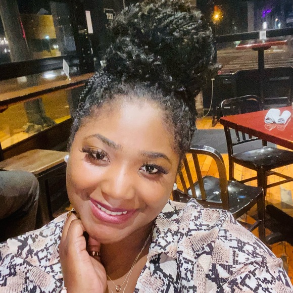 Meet your Posher, Lisa - Picture 1 of 1